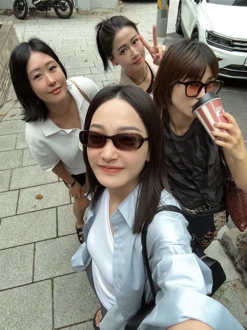 方志友近日與友人前往韓國旅遊。（圖／翻攝自IG @beatricefang）