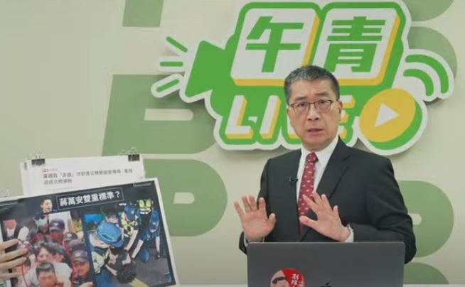 民進黨秘書長徐國勇開直播怒斥蔣萬安、盧秀燕「騙子」。（圖／翻攝自午青LIVE YT）