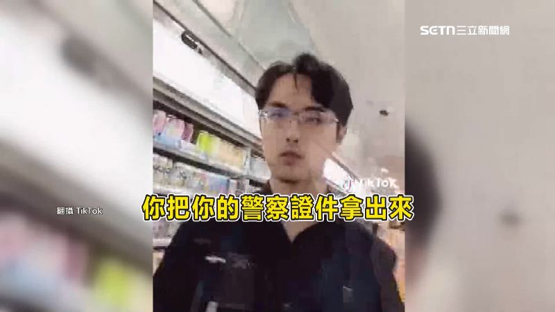 警察出面制止直播女子。（圖／翻攝TikTok）