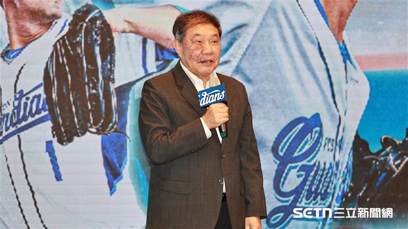 林哲瑄引退記者會，富邦悍將領隊林華韋談他未來的規劃。（圖／記者劉彥池攝影）