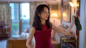 柯佳嬿飾演潑辣厭世的人妻林宜玲，性格火爆厭世金句連發。（圖／Netflix提供）