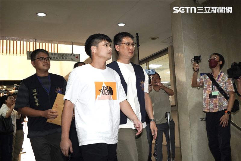 被江祖平指控遭下藥性侵，龔益霆被移送北檢複訊，首次在媒體鏡頭前曝光。（圖／記者趙于瑩攝影）