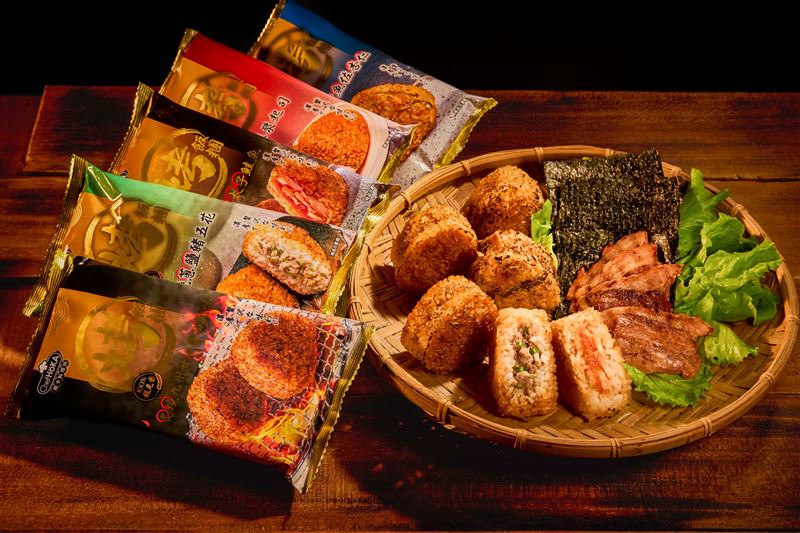 「荷卡料理所」烤飯糰系列共推出五種口味，橫跨經典到創新，搶攻年輕世代各族群的味蕾偏好。（圖／品牌業者提供）
