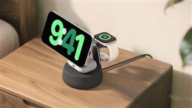 Belkin UltraCharge系列Qi2 25W認證無線充電器為全球首款Qi2 25W認證產品，打造iPhone 17極速新體驗。（圖／品牌業者提供）