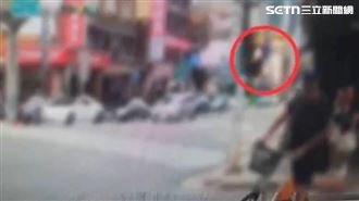 北市男牽單車闖紅燈　拒取締還跑給警察追