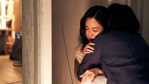 曾莞婷入圍金鐘狂哭！認「不敢面對」離台