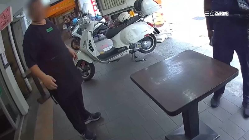 餐廳老闆與樓上鄰居因為騎樓的使用空間而爭吵