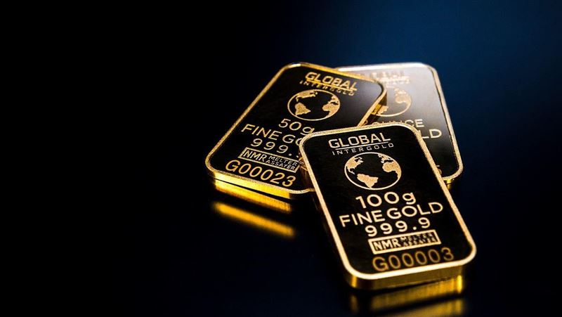 從古代煉金術的夢想到現代物理學的突破，科學家真的讓「鉛變金」了！美國堪薩斯大學與CERN合作，在大型強子對撞機（LHC）中，利用近光速的鉛離子對撞，瞬間擊出質子，讓鉛短暫轉化為黃金。雖然只存在不到一秒，無法收集，但這一秒鐘的黃金已足以改寫科學史。實驗同時揭示罕見的光子交互作用，為未來粒子加速器設計與宇宙元素起源研究開啟新篇章。（示意圖／PIXABAY）