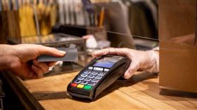 赴日韓狂掃貨！日圓貶帶旺消費　台人海外刷卡破2314億　單筆最高在澳門

出國刷卡消費 信用卡(圖／翻攝自pixabay)