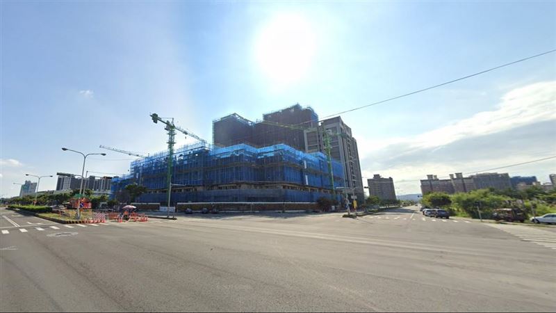 2025上半年六都低總價熱門交易路段,台中梧棲區臨港路以461筆交易量奪冠,平均鑑估值909萬元。(圖/翻攝Google Maps)