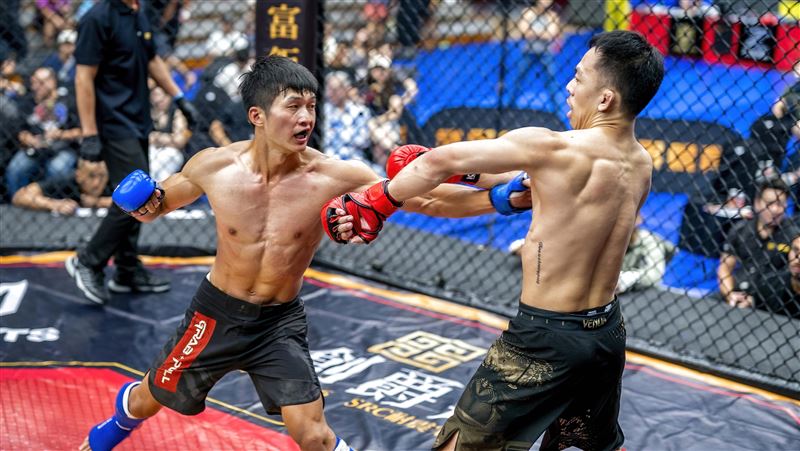陳暐承（左）整場與對手周旋，驚險拿下勝利。（圖／大會提供）