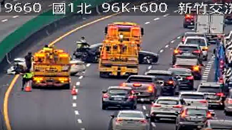 國道1號南向97公里處，靠近新竹交流道，今天（16日）清晨6時許，發生2車碰撞事故。（圖／翻攝自高公局官網）