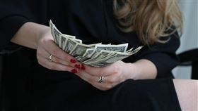 觀察去年啟動降息(2024/9/18)時，金融債ETF在降息前10日進場約有0.83%正報酬，提早20日有2.24%報酬，提早30日約有2.33%報酬。