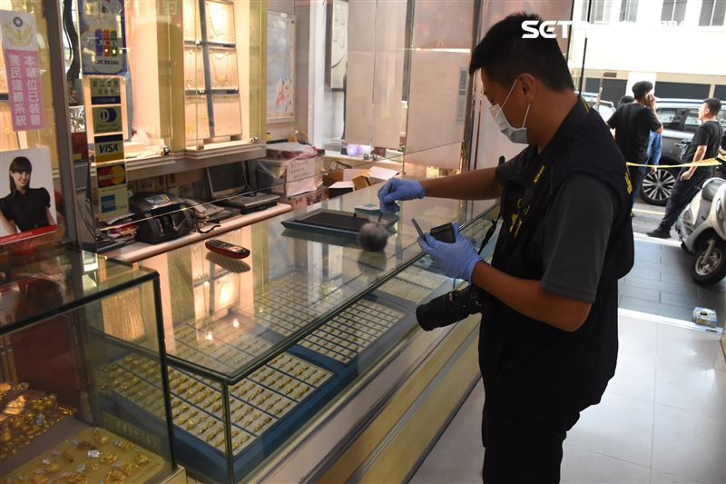 警方獲報後現場採證,並循線追出犯嫌將人逮捕。(圖/翻攝畫面)