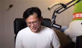 黃國昌開直播爆料，柯文哲說不要去成吉思汗，要去找館長練。（圖／翻攝自黃國昌YT） 