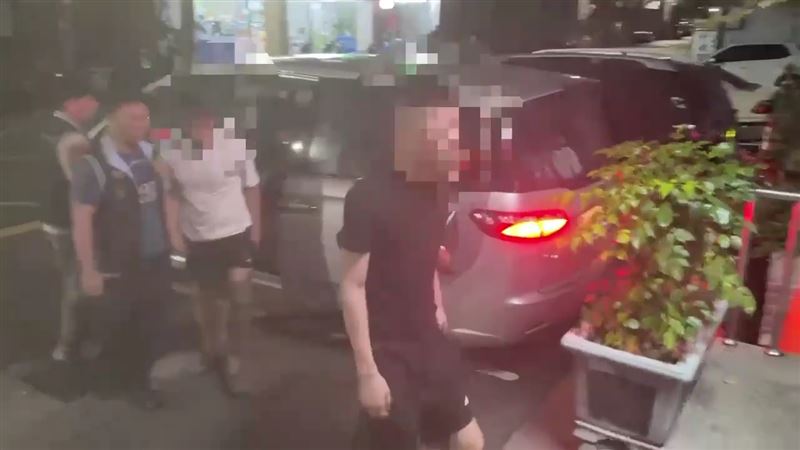 警方逮捕涉案的連姓男子等人。（圖／翻攝畫面）