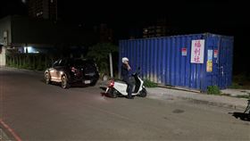 新北市八里區一處工地福利社今天凌晨發生砍人案件，張姓男子（33歲）與債主連姓男子（24歲）相約處理賭債，談判破局後，張男嗆聲「就是故意不還」，引起連男等人不滿，持刀、棍攻擊張男及其友人，造成4人受傷送醫，