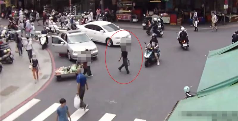 監視器拍下嫌犯身影。（圖／翻攝畫面）