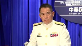 海軍司令部參謀長邱俊榮說明海鯤號進度。（圖／翻攝畫面）