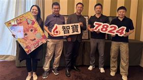 智寶國際將於9月18日登錄興櫃，成為台灣首家以ACGIP為核心戰略的上市公司，開啟本土二次元產業資本化新篇章。圖右二為董事長鄧橋、圖右三為副董事長暨財務長林士勛、圖右一為總經理許利瑋、圖右四為翔英融創暨內容事業群總經理楊國祥、圖右五為行銷長暨發言人洪佳吟。（圖／智寶）