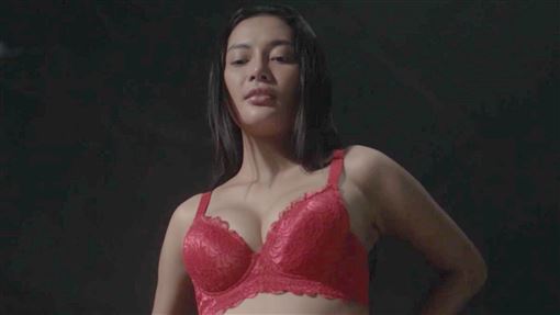 超模解放情慾拍12小時　揭斷指、跳樓慘案