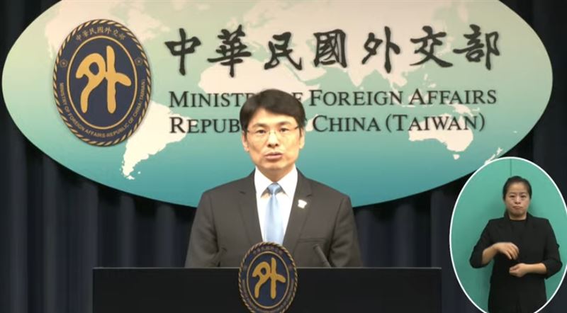 外交部發言人蕭光偉主持例行記者會。（圖／翻攝自外交部YT）