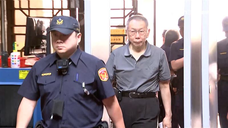 柯P出庭成粉絲見面會　被問這句秒收笑臉