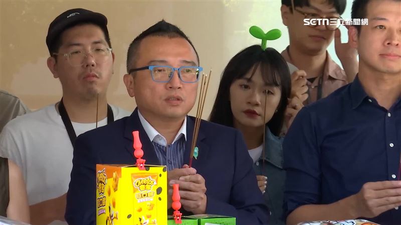 周榆修(左2)說詞反覆