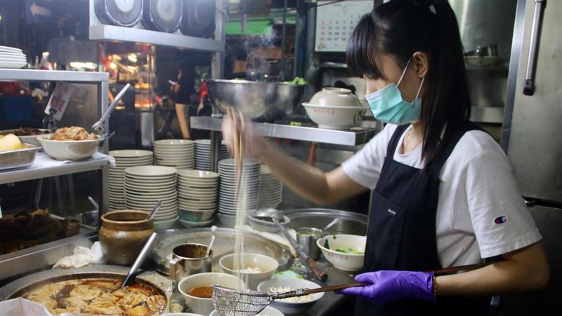 東引小吃店　快刀手黃姓負責人不是親戚