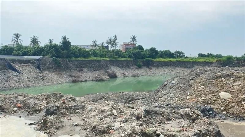 「美濃大峽谷」案越演越烈，檢警擴大追查又帶回呂姓地主，並於訊問後聲押。（圖／翻攝畫面）