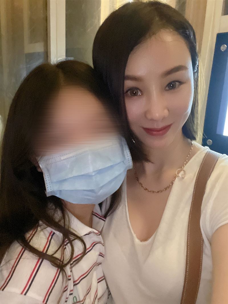 雨刷中國籍配偶唐斯蓉以「美美」暱稱在各大群組指揮操盤轉匯。（圖／翻攝當事人臉書）