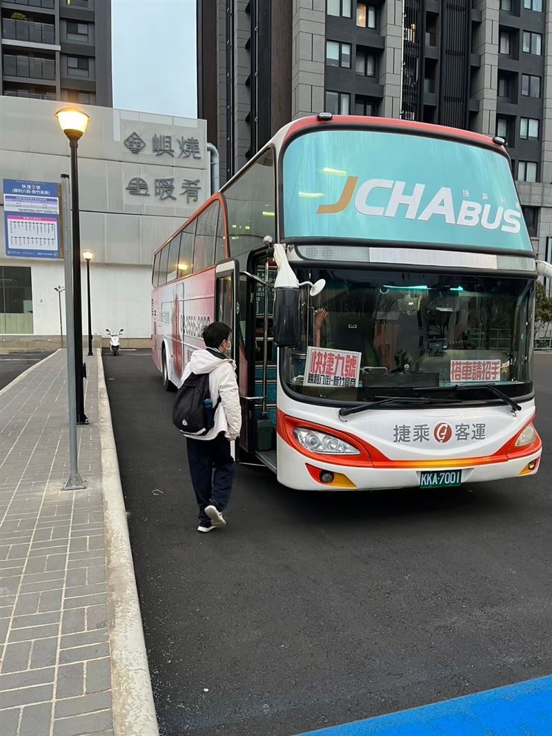 新竹縣市區公車駕駛荒,新竹縣加碼補助最高可領33萬。(圖/新竹縣政府提供)