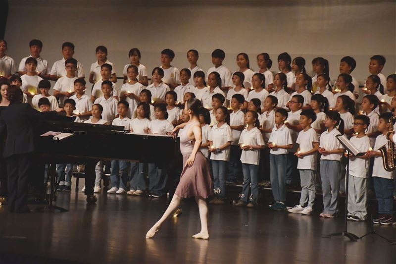 台語歌曲〈伊是咱的寶貝〉。是陳明章先生為「勵馨基金會」拯救雛妓活動創作，這首歌從親情、弱勢關懷延伸到對土地的熱愛。（圖／桃園電子報提供）
