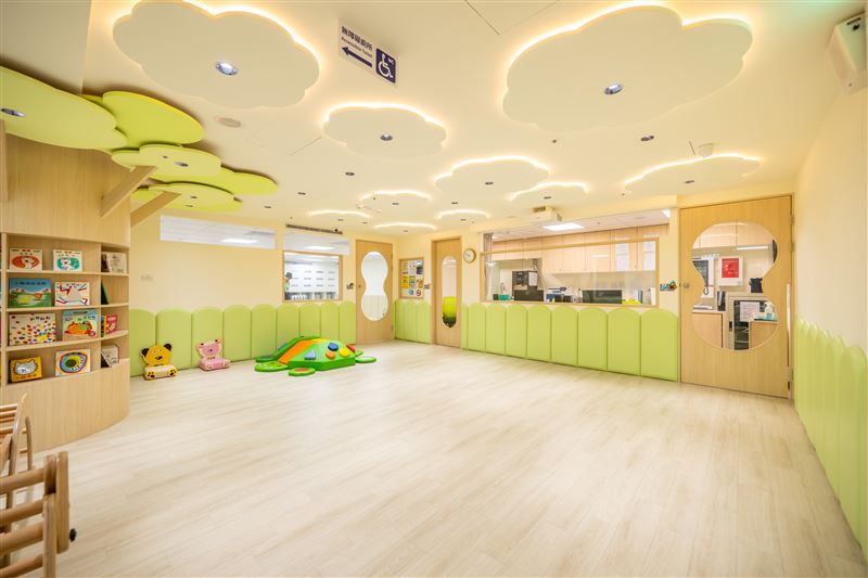 全家便利商店創零售業之先斥資1,500萬元，於台北市中山區總部大樓開辦「全家托嬰中心」。（圖／超商業者提供）
