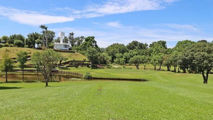 高雄高爾夫球場將轉型為全民公園，讓許多市民相當期待，圖為昔日的球道。（圖／王敏州提供）
