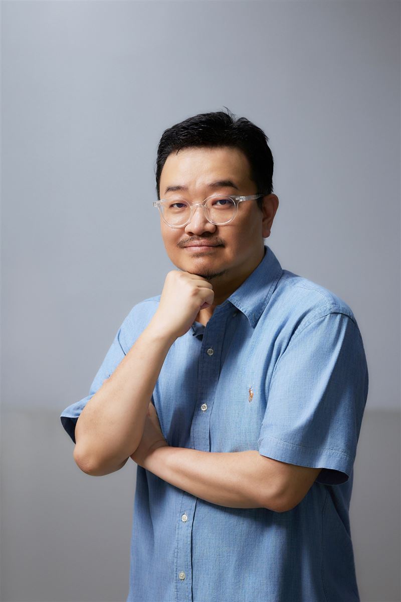 導演延尚昊接受台灣媒體訪問。（圖／ &copy; 2025 Plus M Entertainment and WOWPOINT. All Rights Reserved.）
