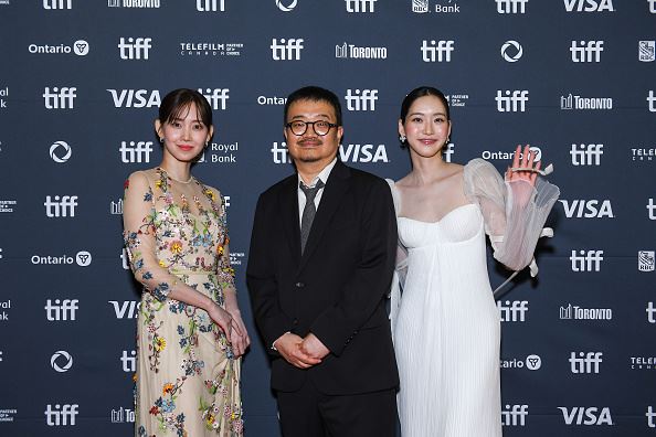 《醜得要命》導演延尚昊（中）和台灣媒體分享拍攝的幕後祕辛。（圖／ &copy; 2025 Plus M Entertainment and WOWPOINT. All Rights Reserved.）