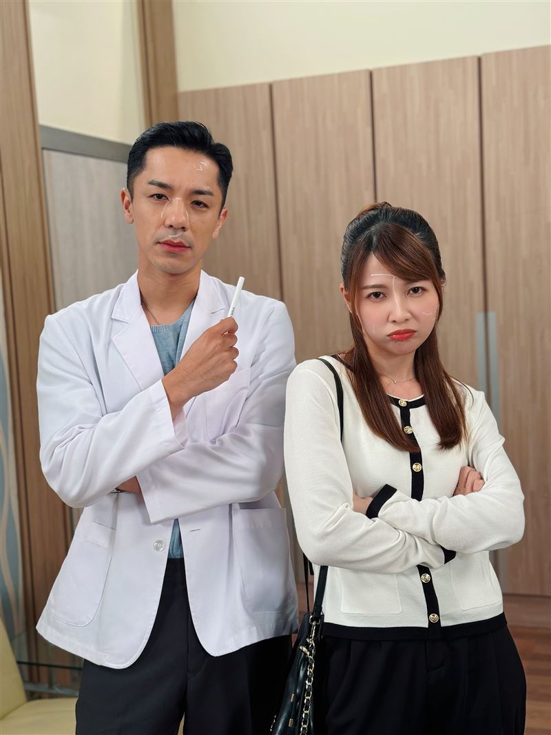 楊皓崴與謝京穎合作，分享父親行醫40年的故事，讓他對醫師角色更有感觸。（圖／民視提供、翻攝自臉書）