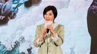 唐美雲繫「洋流慧聚」飄帶　高喊：一起來