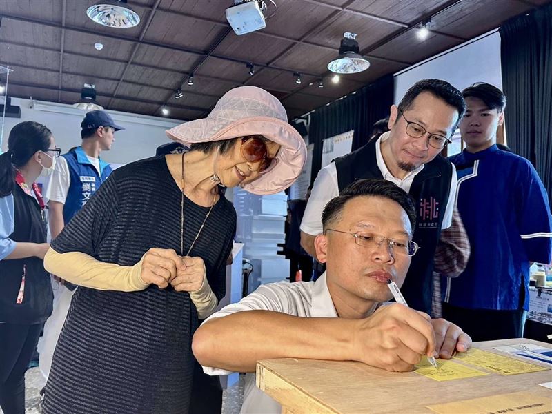 桃園市副市長蘇俊賓今日上午前往龍潭區武德殿,出席「2025好客文藝季-文流X行動」活動起跑記者會。(圖/桃園電子報提供)