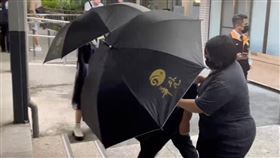 台中,沙鹿,命案,陳屍,路邊,女子,凶殺,刀傷,忠貞路,認屍,女大生,家屬,父母,解剖,相驗,殯儀館（圖／翻攝畫面）