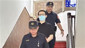 地下匯兌案二審延押訊問庭 郭哲敏出庭88會館負責人郭哲敏（中）涉地下匯兌案，二審台灣高等法院27日召開延押訊問庭，郭哲敏在法警戒護下出庭。中央社記者劉世怡攝 114年8月27日