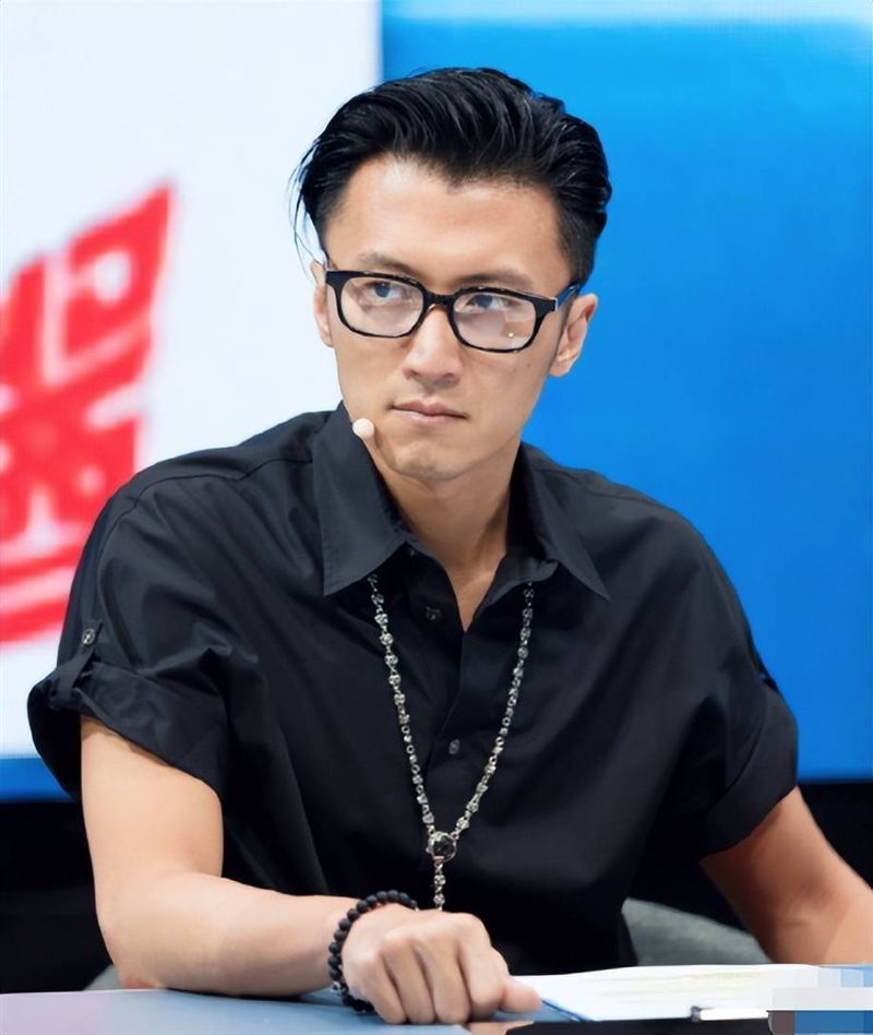 王傑與謝霆鋒（圖）過去在英皇時期屬於競爭關係，因此一度遭許多歌迷指是「下毒事件」的兇手。（圖／翻攝自微博）