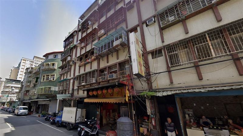 三重一晴天娃娃屋,三拍總底價710.04萬,約行情51折依舊流標,最終進入應買程序。(圖/翻攝Google Maps)
