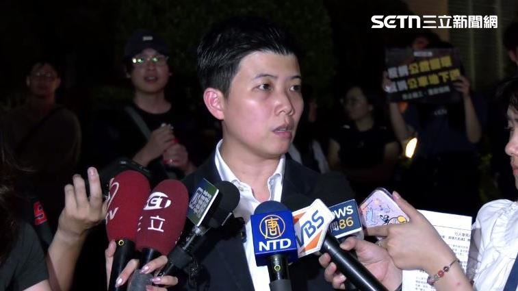 苗博雅現身公館圓環抗議現場。（圖／翻攝畫面）