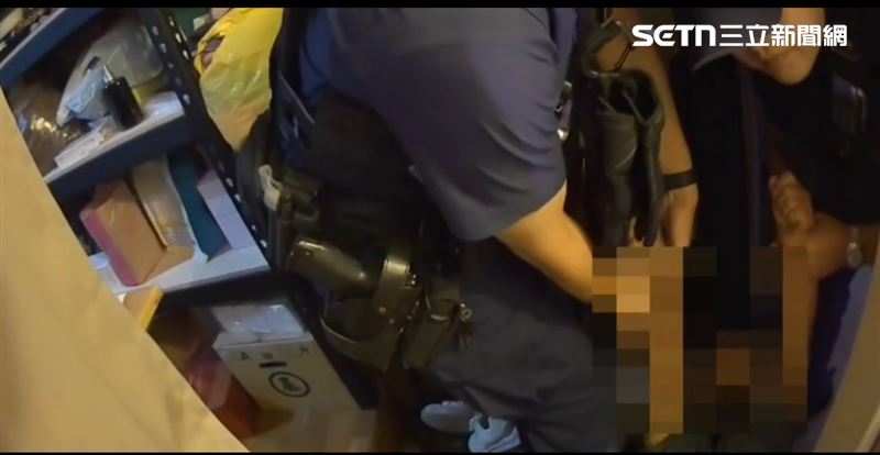 警方進屋查看,赫然見到楊女倒臥浴室內,氣息微弱、意識全失,生命跡象極度不穩。(圖/翻攝畫面)