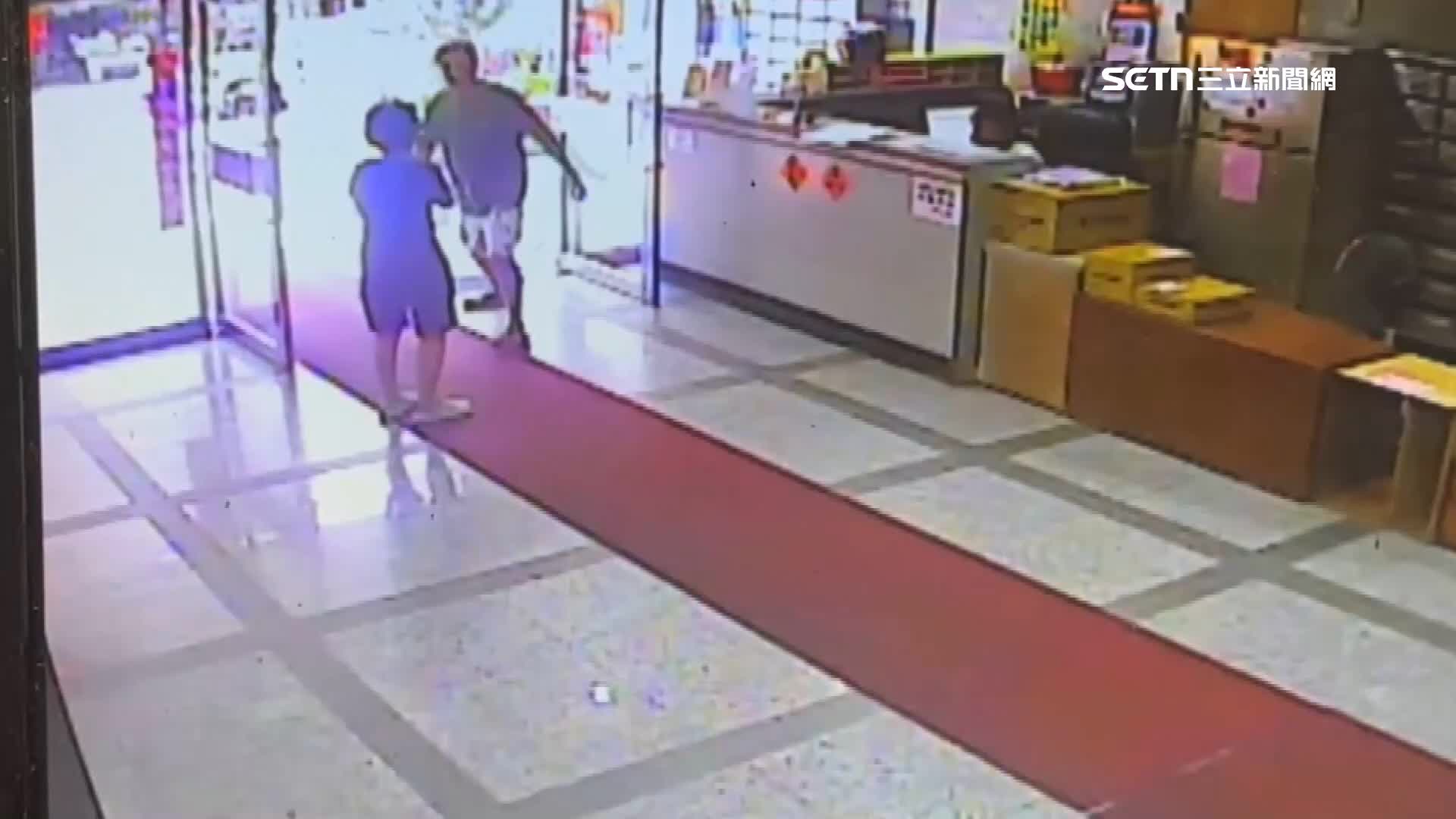 女住戶被惡鄰居無端作勢毆打