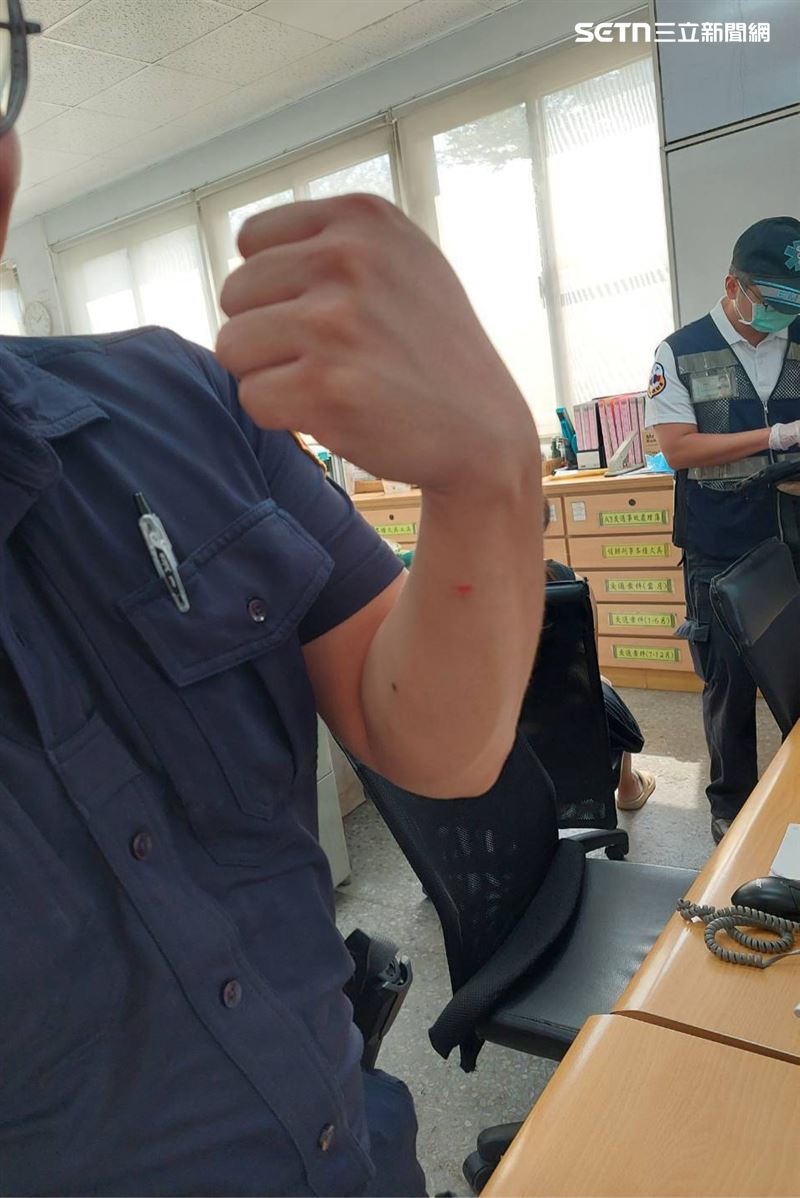 真相是女子1人打3人，可以理解愛女心切，但警方也是別人的小孩，望周知。（圖／翻攝畫面）