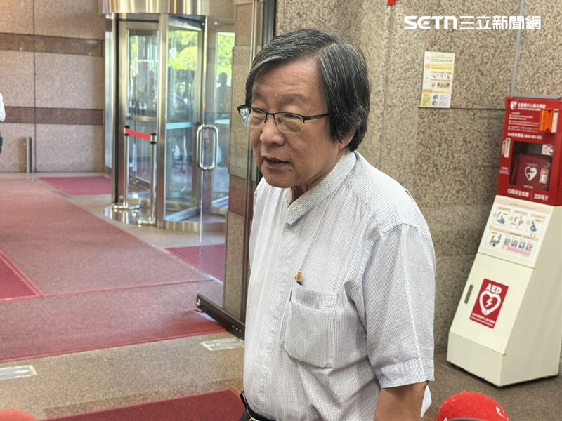 民進黨2026選對會共同召集人邱義仁出席選對會前受訪。(圖/記者劉秀敏攝影)