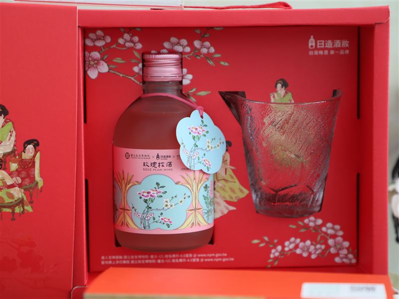 「嘉義優鮮」首度攜手故宮,20家業者近30項中秋禮品亮相。(圖/嘉義縣政府提供)